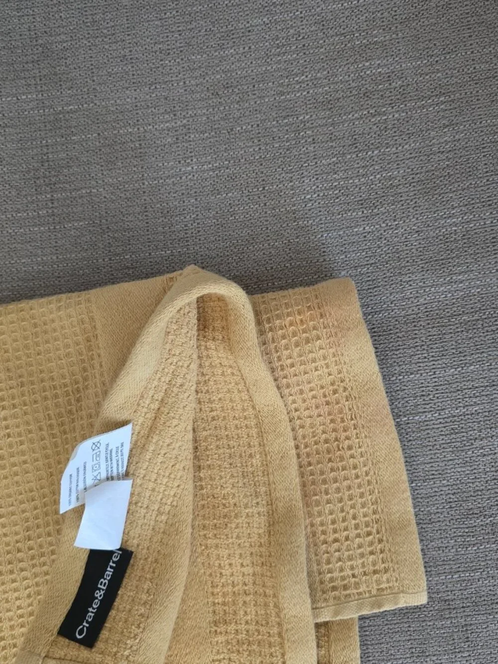 Set (2) of Crate & Barrel kitchen towels (see pictures)